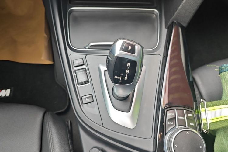 BMW 3 Series 2019 #14 BMW 3 Series 2019 car image #14