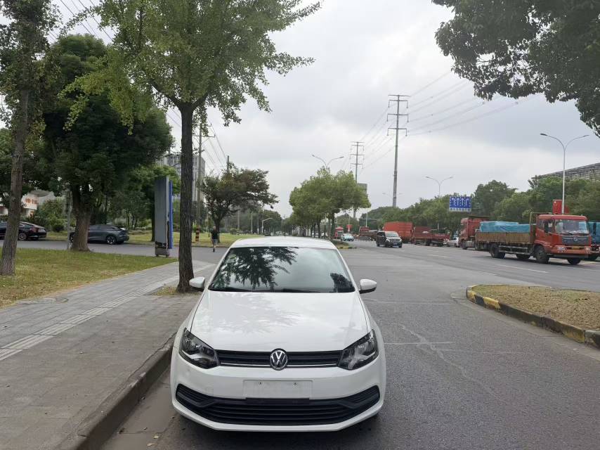 Volkswagen Polo 2019 car image #2
