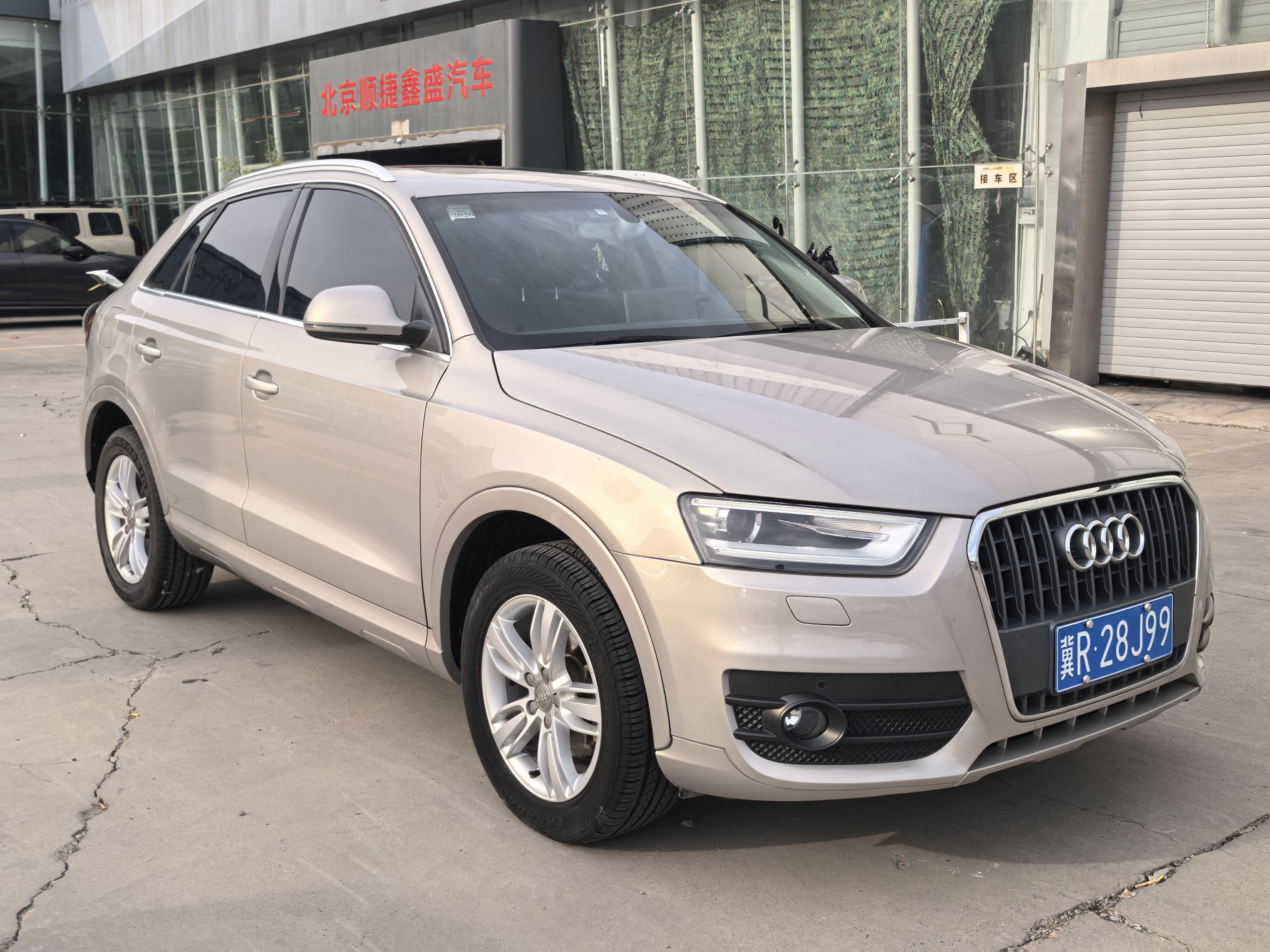 Audi Q3 2014 car image #3