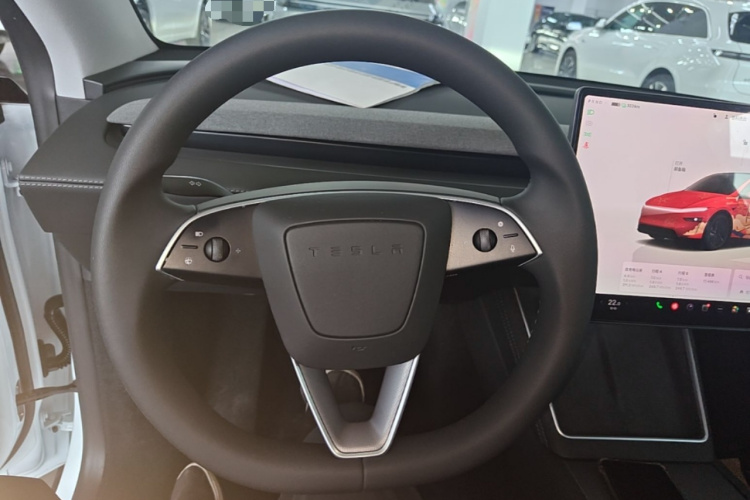 Tesla Model Y 2025 #11 Tesla Model Y 2025 car image #11