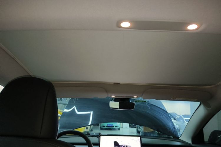 Tesla Model 3 2022 car image #18
