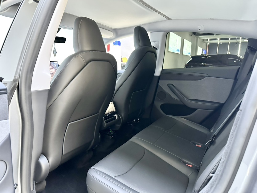 Tesla Model Y 2025 #9 Tesla Model Y 2025 car image #9