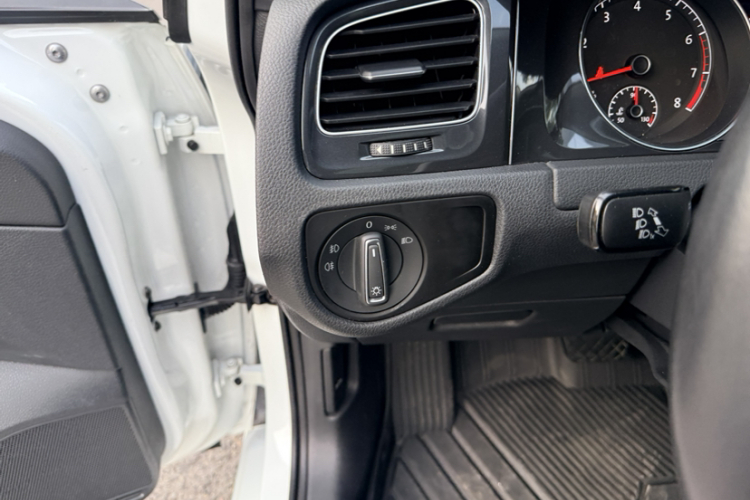 Volkswagen Golf 2020 car image #13
