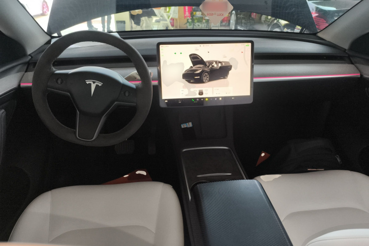 Tesla Model Y 2024 #10 Tesla Model Y 2024 car image #10