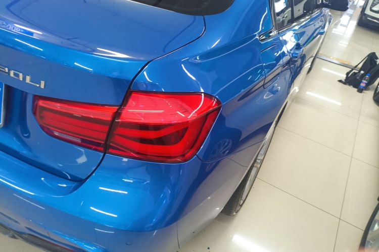 BMW 3 Series 2018 car image #8