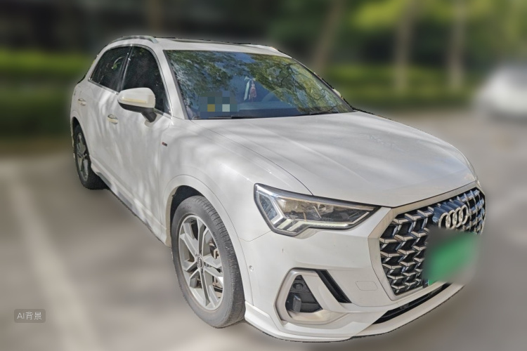 Audi Q3 2023 car image #4