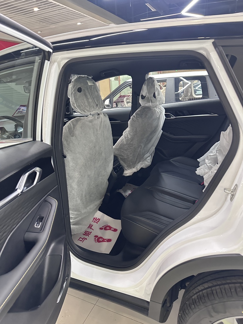 GEELY Coolray 2026 car image #3