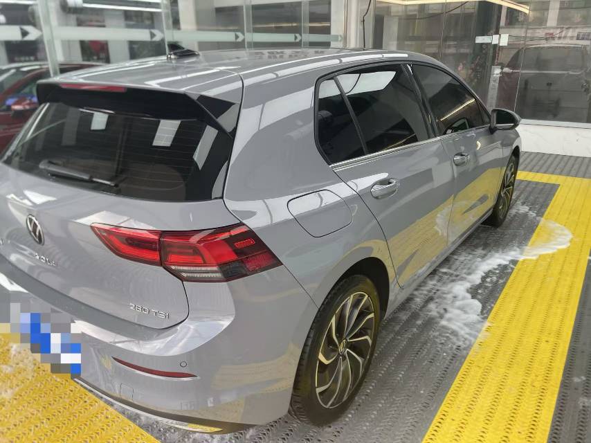 Volkswagen Golf 2023 immagine di auto #2