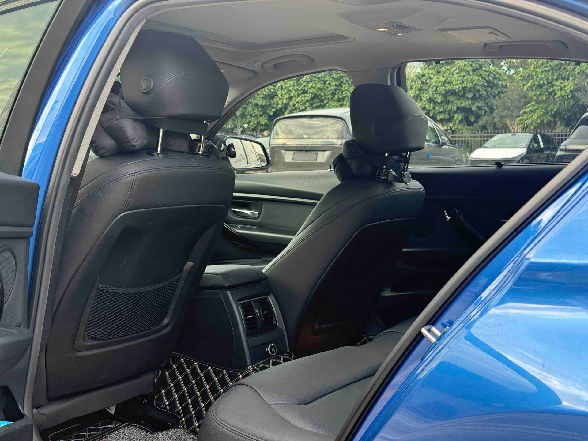 BMW 3 Series 2018 car image #9