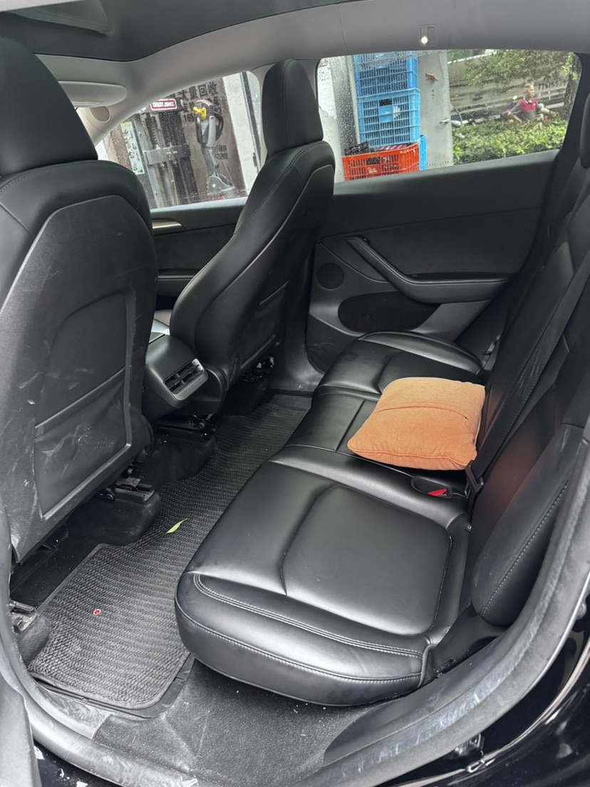 Tesla Model Y 2023 #4 Tesla Model Y 2023 car image #4