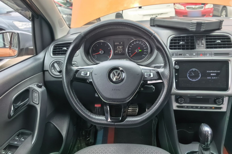 Volkswagen Polo 2018 car image #11