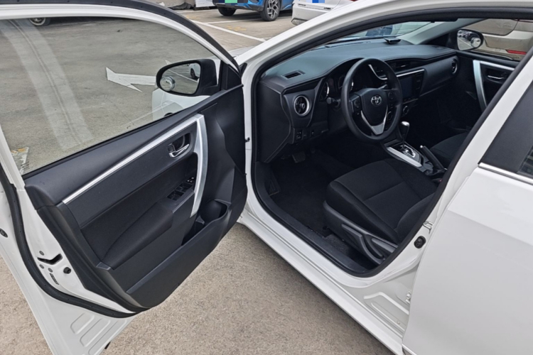 Toyota Corolla 2018 #12 Toyota Corolla 2018 car image #12