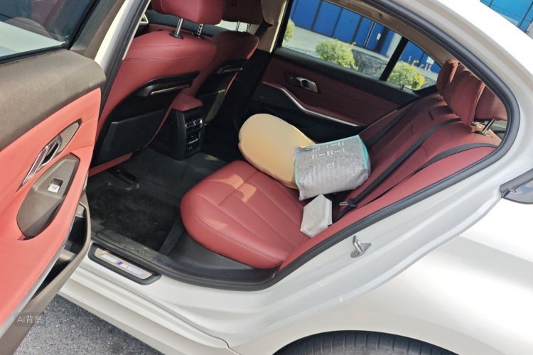 BMW 3 Series 2021 car image #19