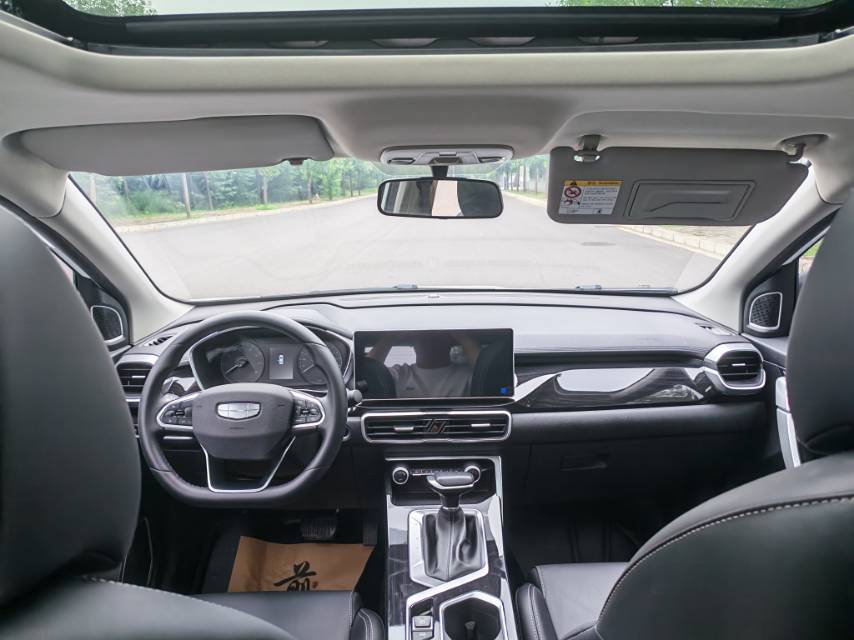 GEELY Coolray 2025 #4 GEELY Coolray 2025 car image #4