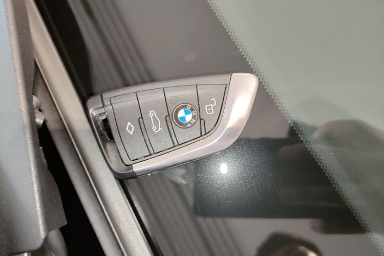 BMW 3 Series 2024 #9 BMW 3 Series 2024 car image #9