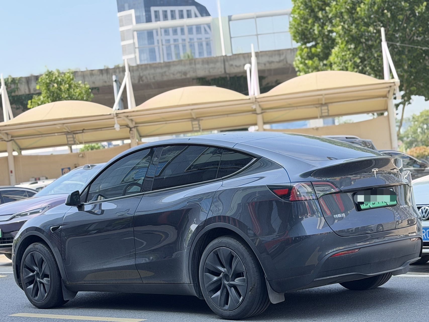 Tesla Model Y 2024 #4 Tesla Model Y 2024 car image #4