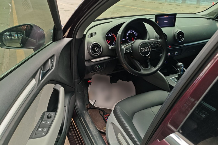 Audi A3 2018 car image #16