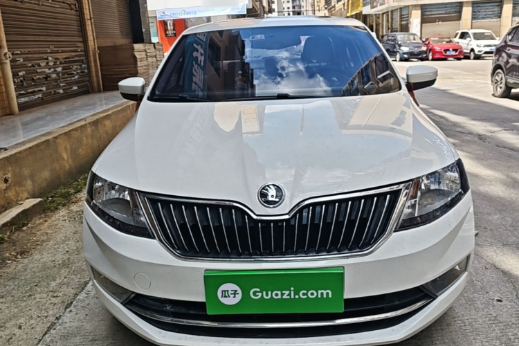 Skoda Rapid 2018 car image #3