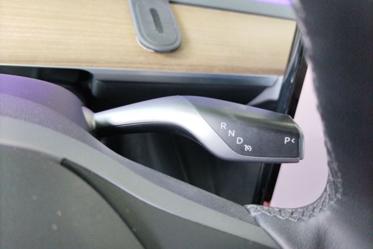 Tesla Model Y 2023 car image #14