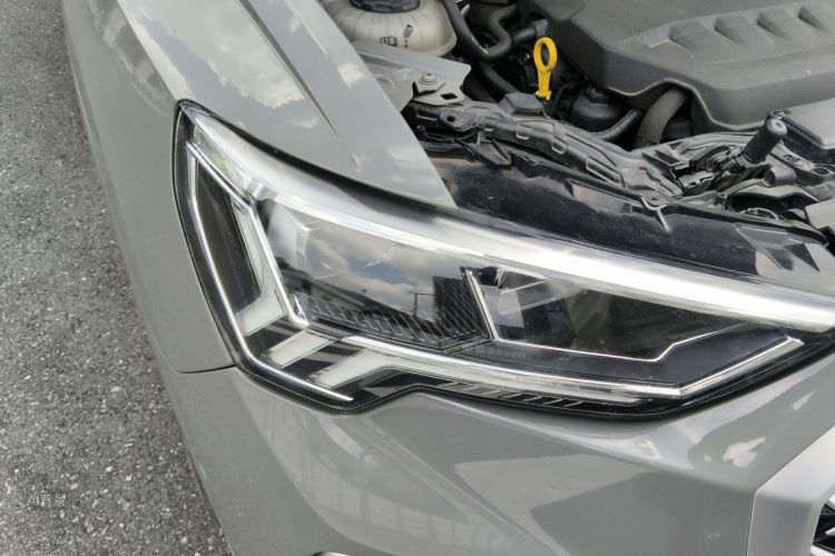 Audi Q3 2023 car image #8