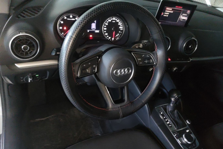 Audi A3 2018 immagine di auto #11