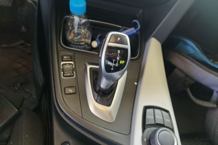 BMW 3 Series 2018 car image #14