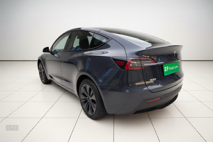 Tesla Model Y 2025 #5 Tesla Model Y 2025 car image #5