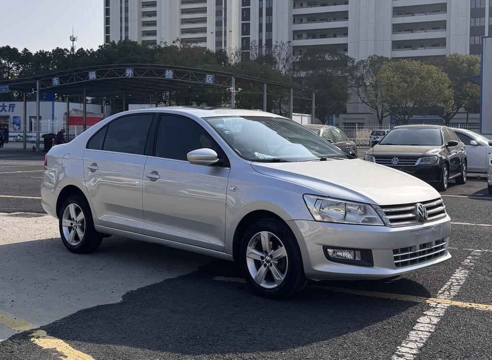 Volkswagen Santana 2013 car image #3