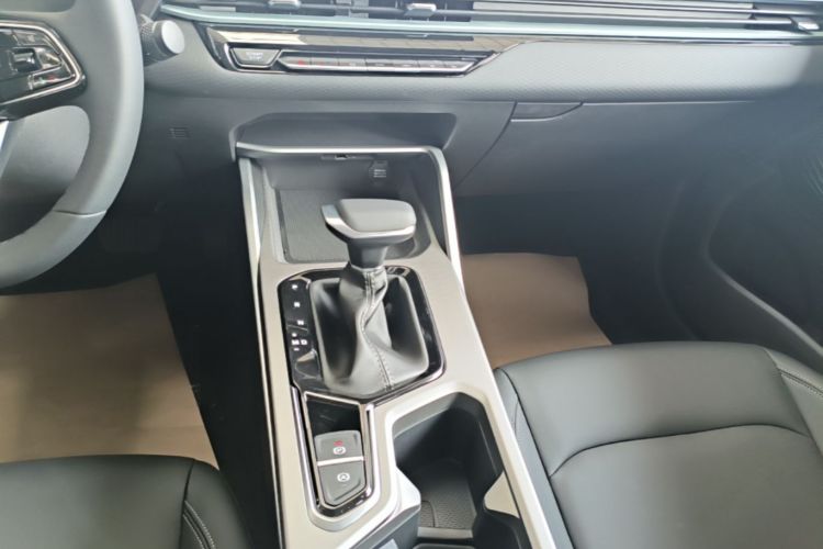 GEELY Emgrand 2026 car image #14
