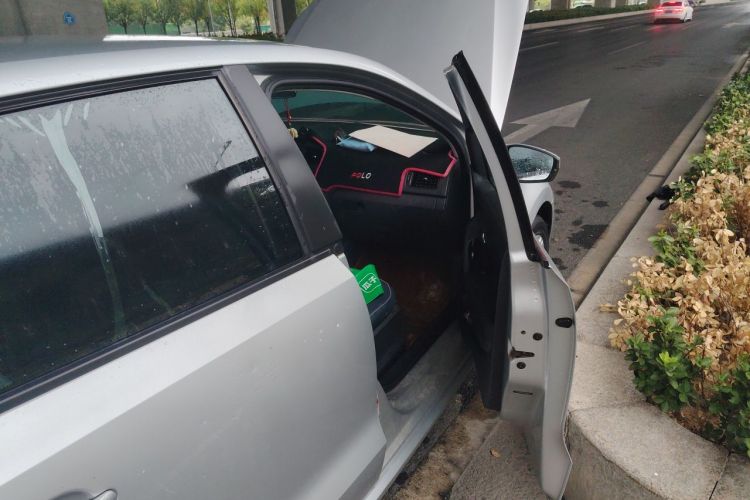 Volkswagen Polo 2018 car image #25