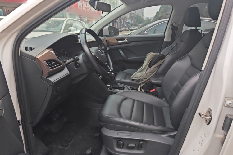 Volkswagen Tharu 2021 car image #15