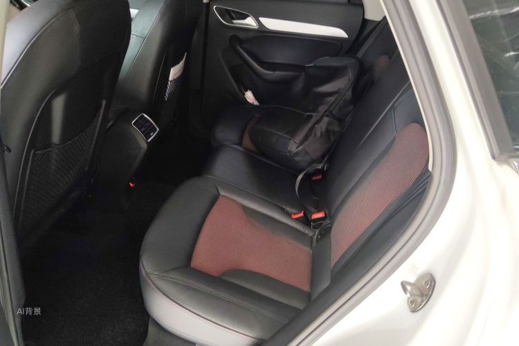 Audi Q3 2019 car image #19