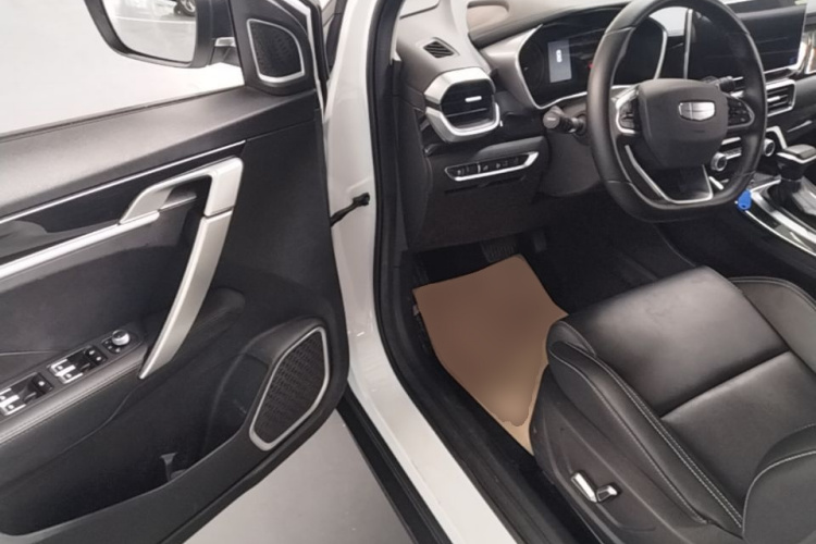 GEELY Coolray 2025 car image #16