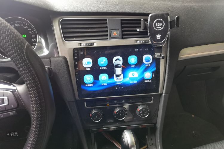 Volkswagen Golf 2018 car image #15