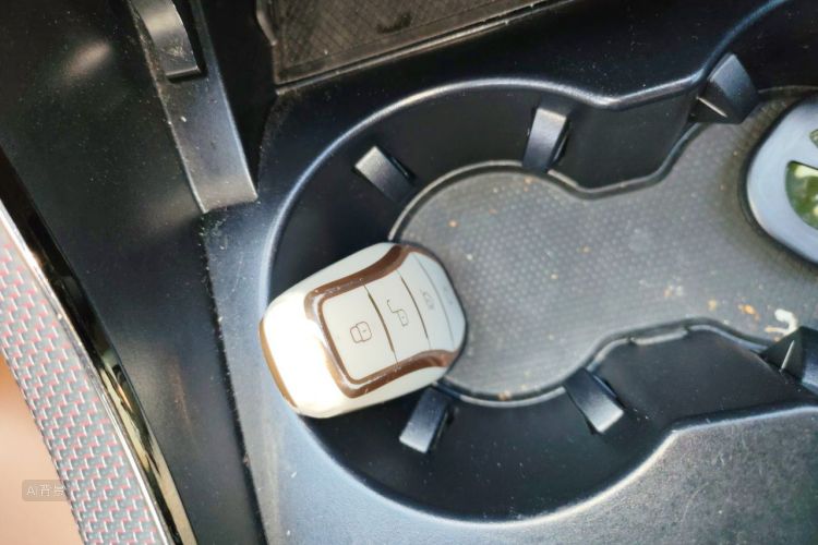 BYD Han 2023 car image #10