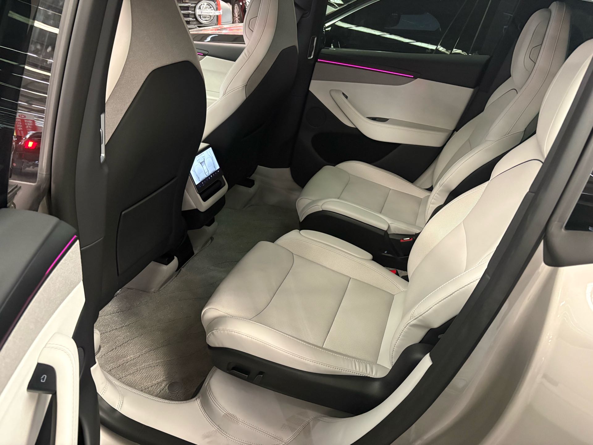 Tesla Model Y L 2026 #7 Tesla Model Y L 2026 immagine di auto #7