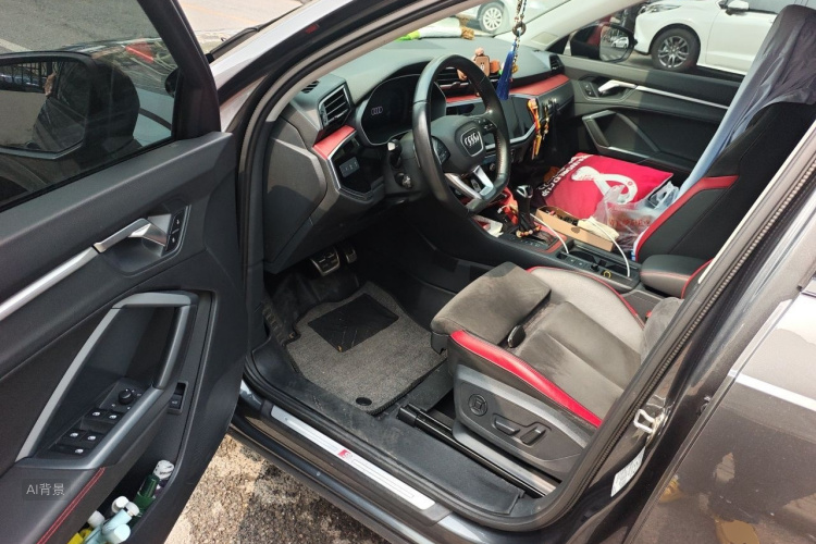 Audi Q3 2020 car image #18