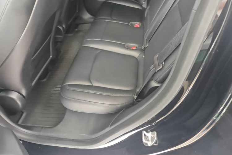Tesla Model Y 2022 car image #17