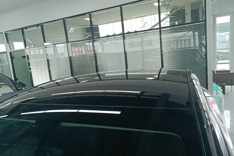 Tesla Model Y 2024 car image #25