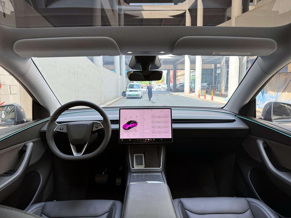 Tesla Model Y 2025 #12 Tesla Model Y 2025 car image #12
