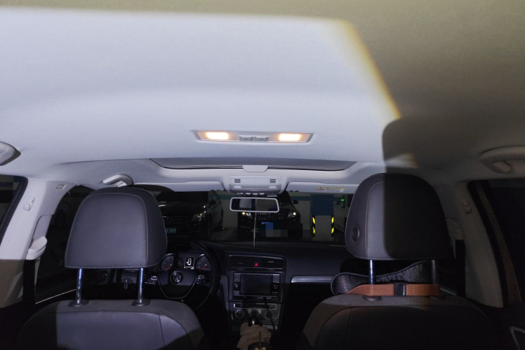 Volkswagen Golf 2018 car image #16