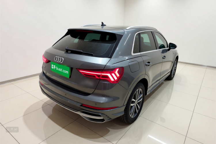 Audi Q3 2023 car image #7