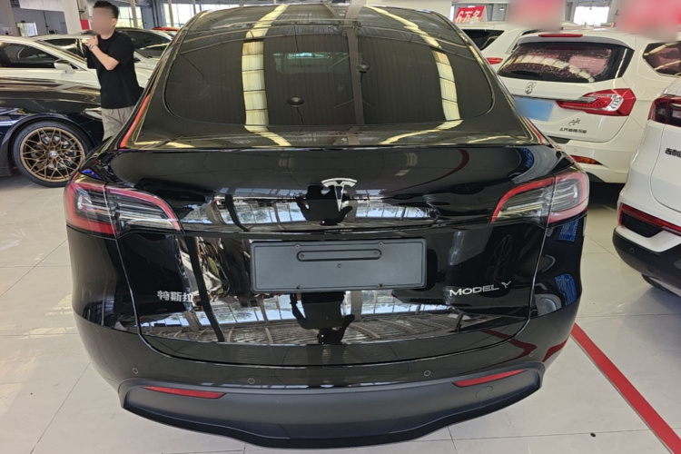 Tesla Model Y 2023 #6 Tesla Model Y 2023 immagine di auto #6