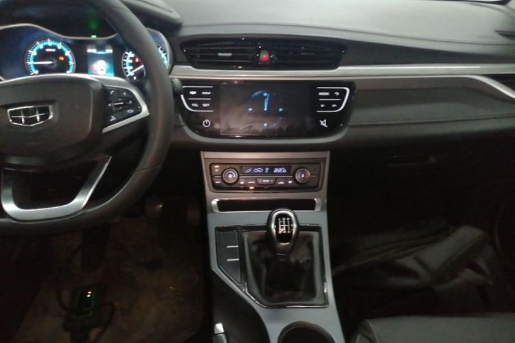 GEELY Emgrand 2019 #17 GEELY Emgrand 2019 car image #17