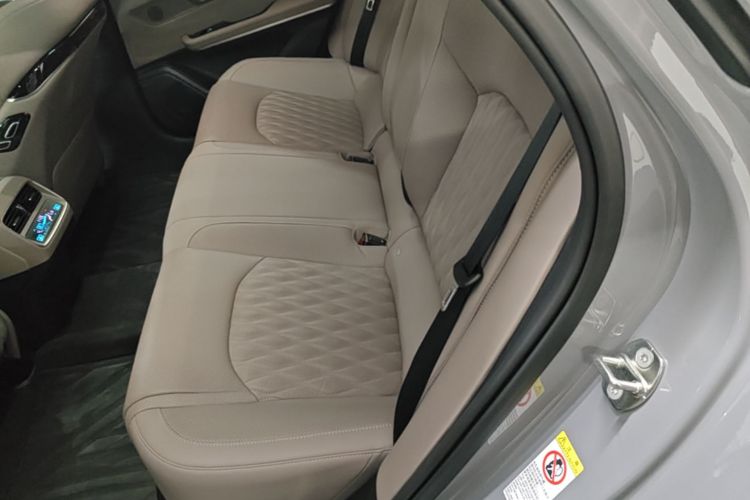 BYD Han 2025 car image #17