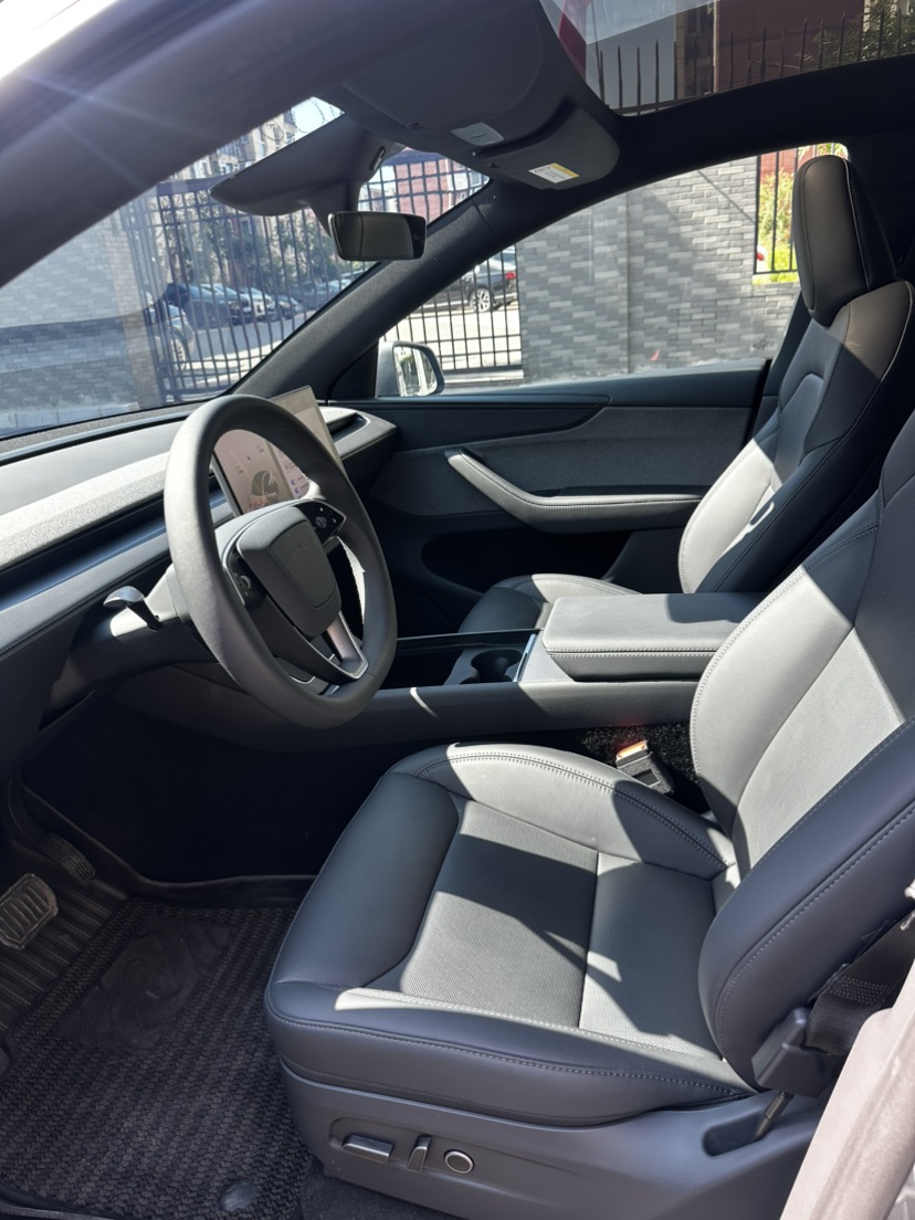 Tesla Model Y 2026 #3 Tesla Model Y 2026 car image #3