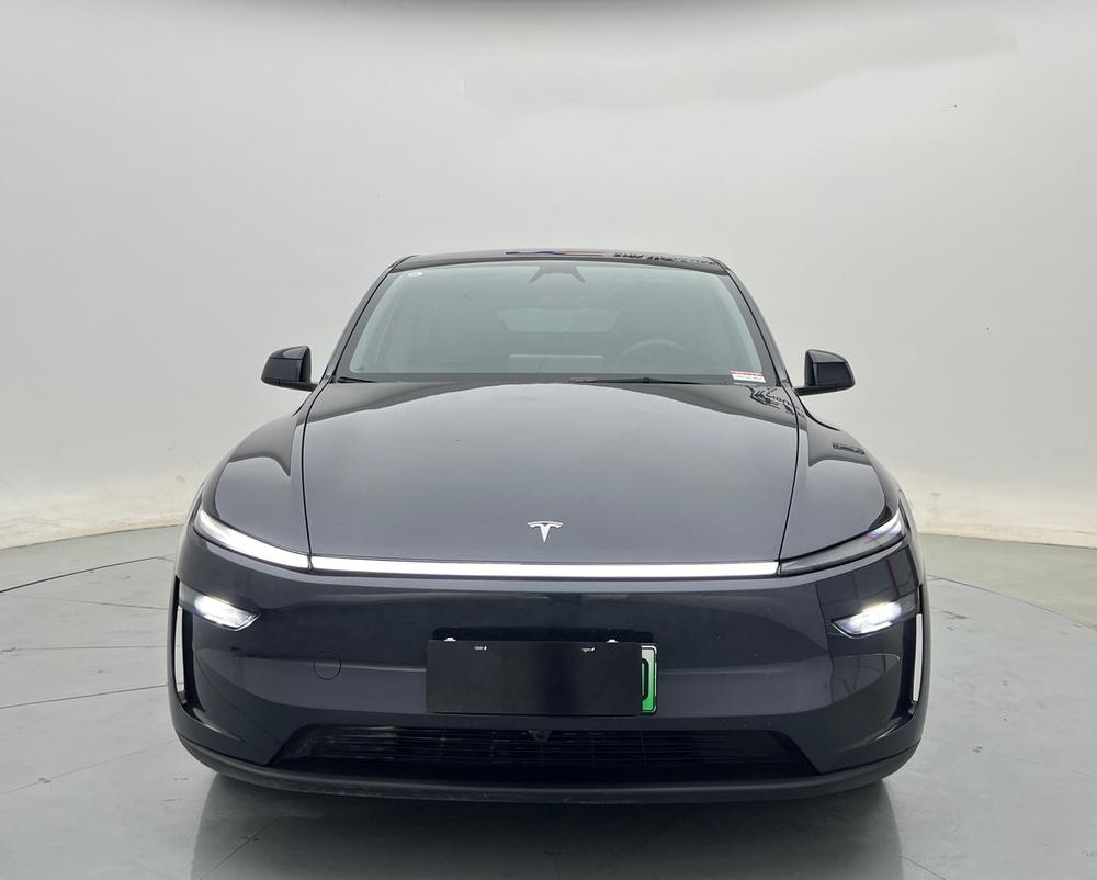 Tesla Model Y 2025 #2 Tesla Model Y 2025 car image #2