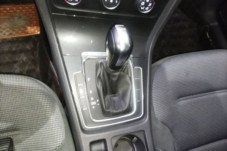 Volkswagen Golf 2019 car image #14