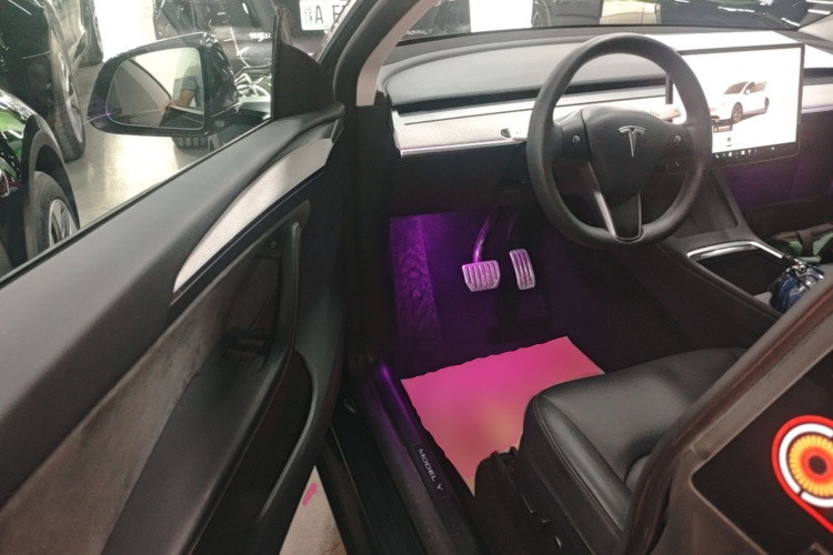 Tesla Model Y 2024 #16 Tesla Model Y 2024 car image #16
