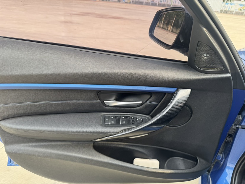 BMW 3 Series 2018 car image #6